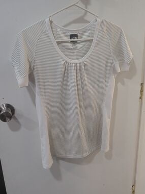 The North Face Women's White and Light Gray Striped Active Top